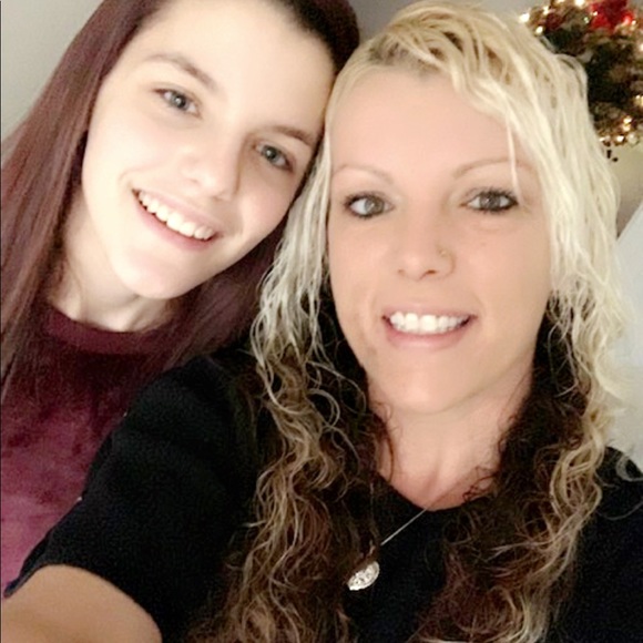 Hit the offer button🎉🎁🎈 - Picture 4 of 8